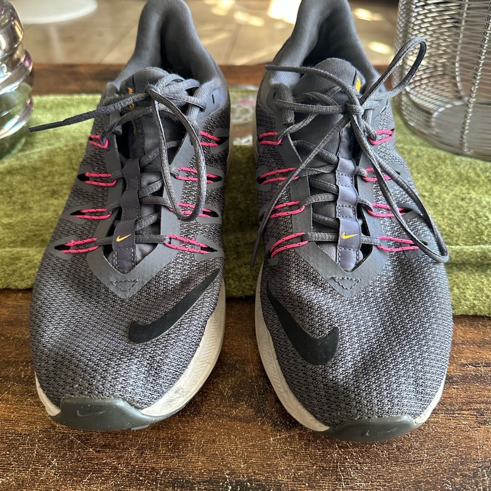 Nike Women Sz 8 Quest 2‎ AA7412-003 Gray & Pink Athletic Running Shoes Sneakers - Picture 3 of 12